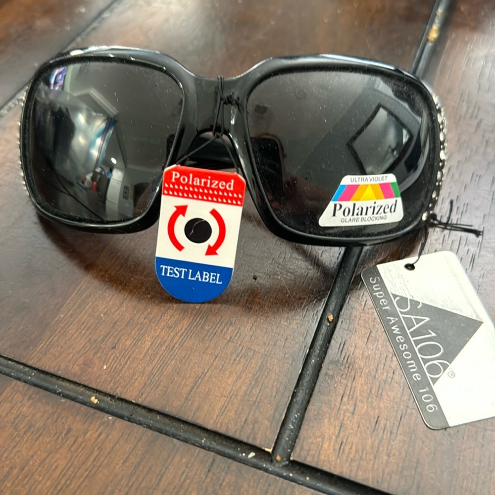 SA106 sunglasses new with tags